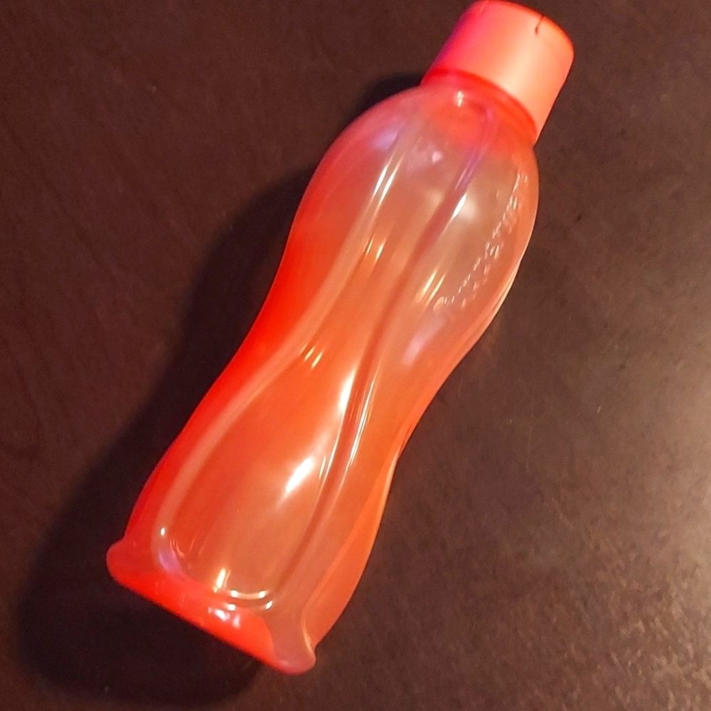 ECO Tupperware drinking bottle 25oz